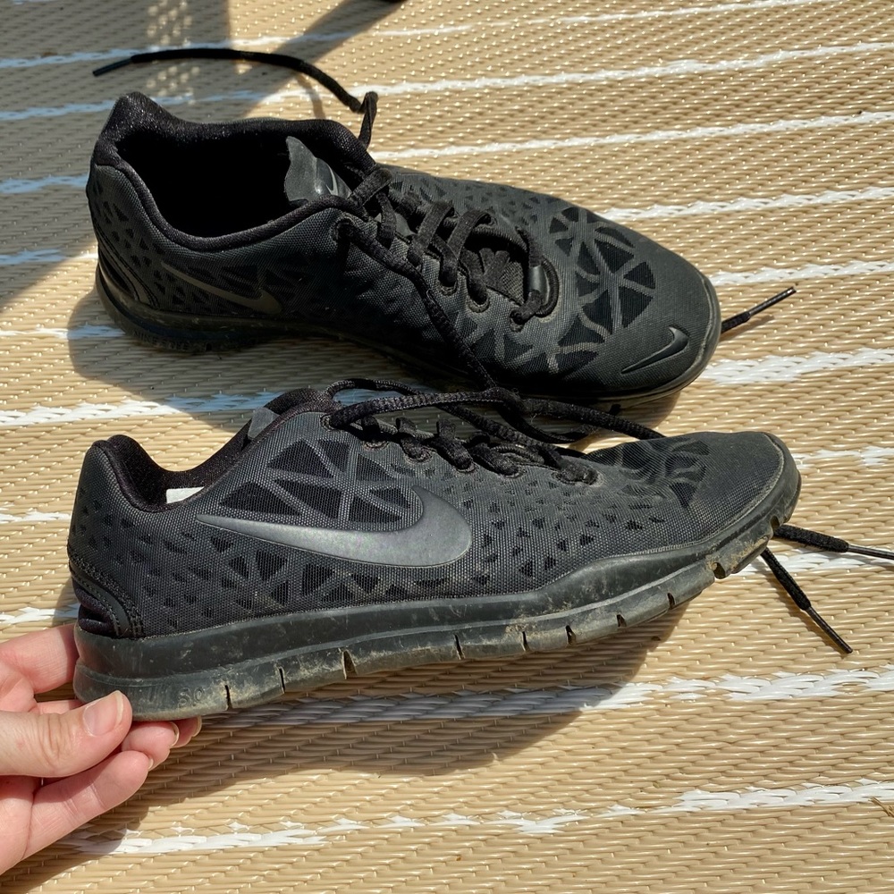 Black preloved Nikes
